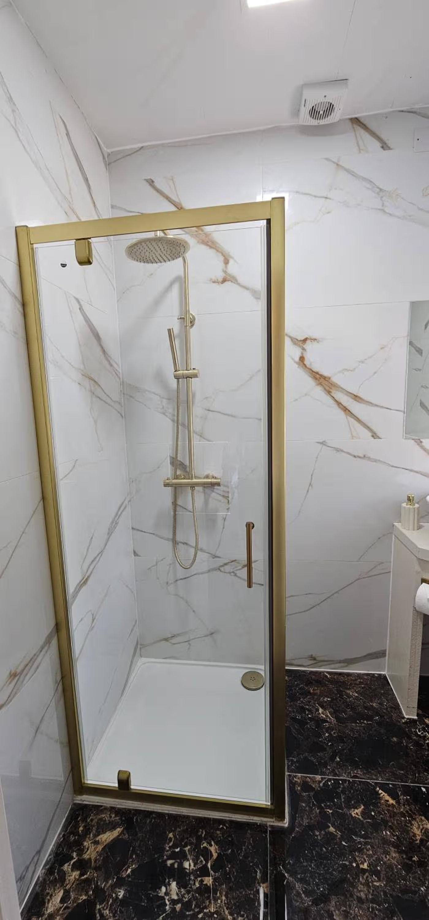 Executive Calacatta & Gold Suites