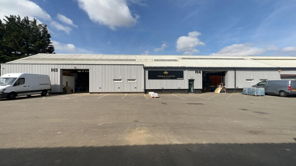 Wallcano Central Distribution Facility Luton